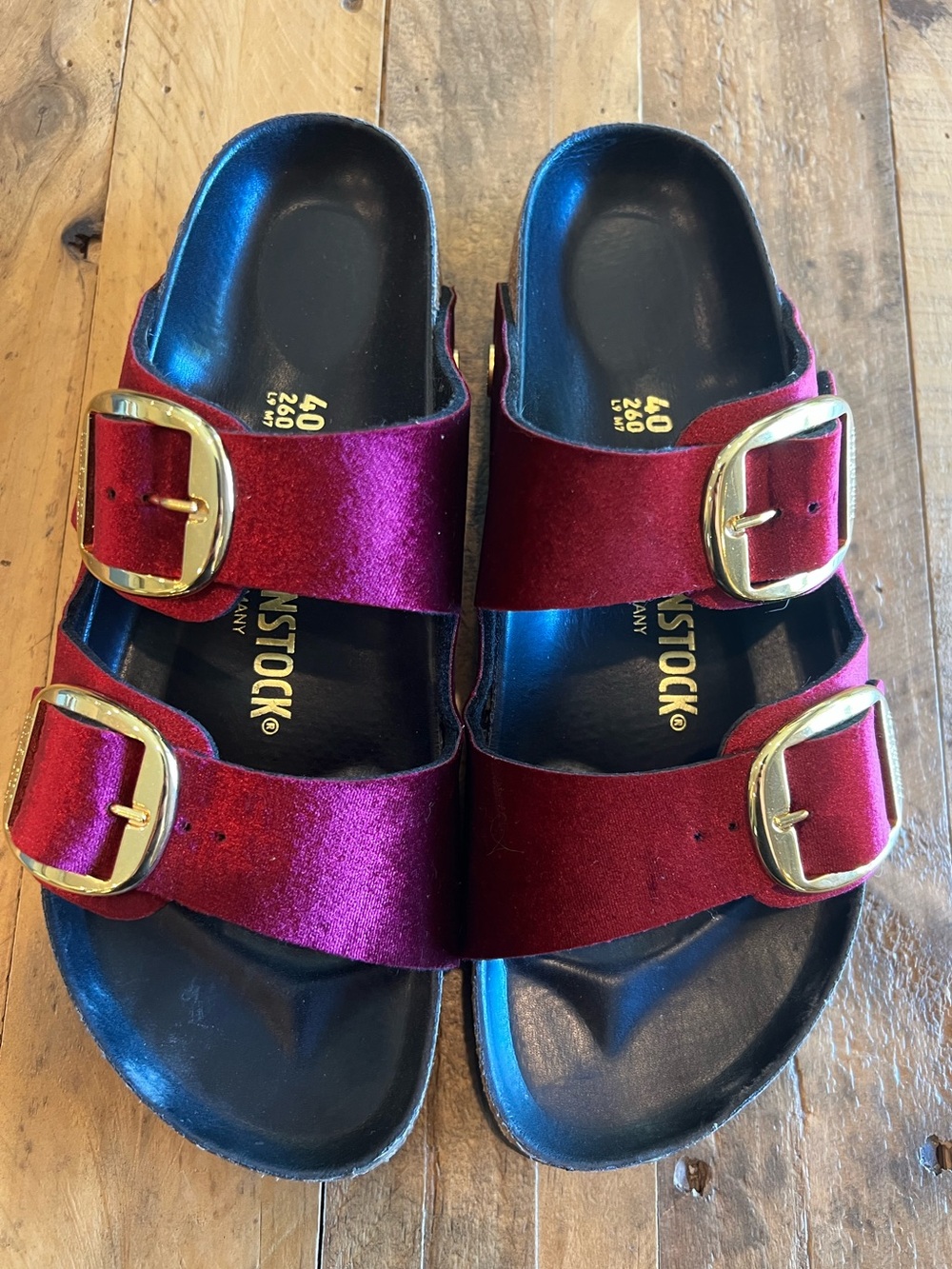 Birkenstock Arizona Big Buckle Velvet Burgundy Wine Sandals EU 40 NWOT Rare Luxe - Picture 2 of 5